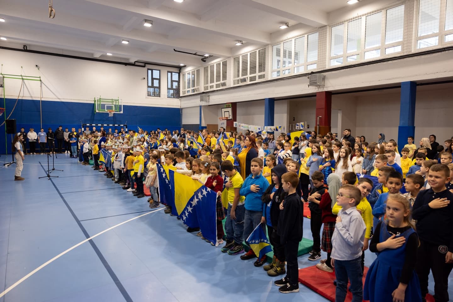 Program posvećen 25. novembru: Učenici našeg centra obilježili Dan državnosti u plavo-žutim tonovima